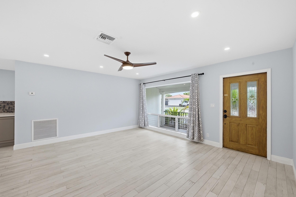 2120 Ne 62nd Court - Photo 6