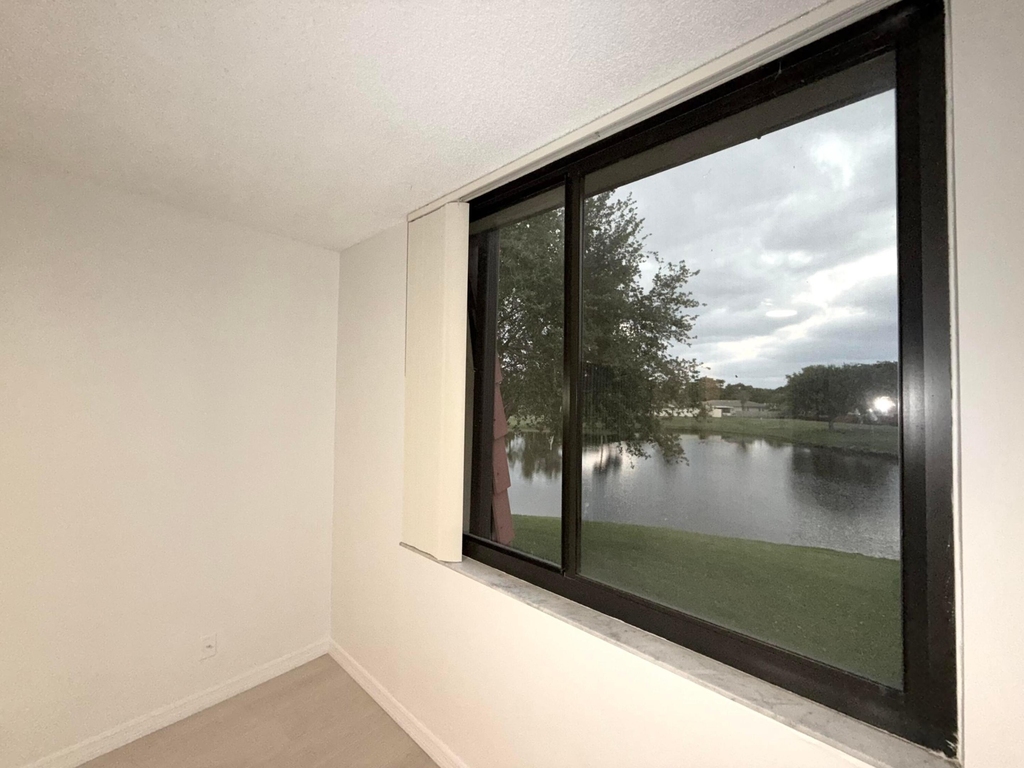 3757 Victoria Drive - Photo 15