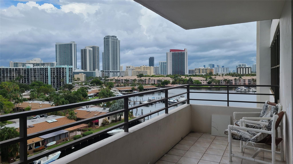 2500 Parkview Drive - Photo 0
