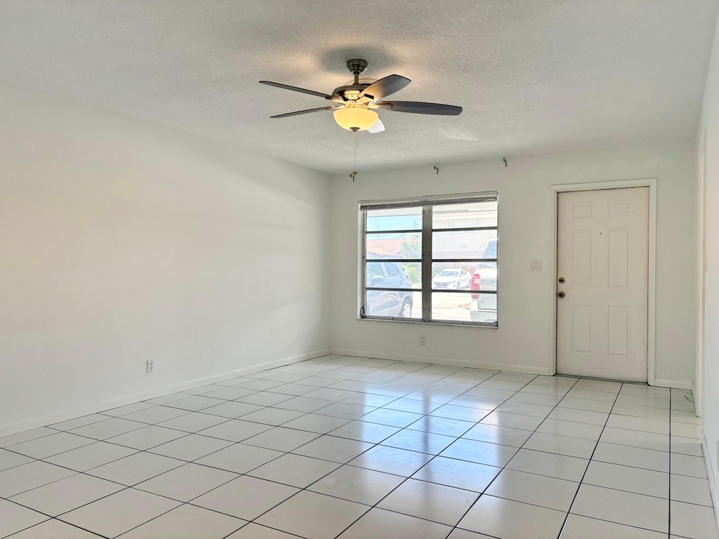 1605 Ne 50th Court - Photo 4