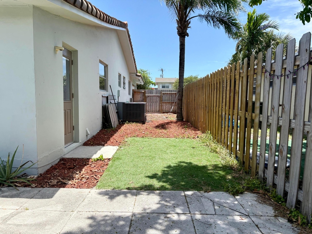 1605 Ne 50th Court - Photo 12