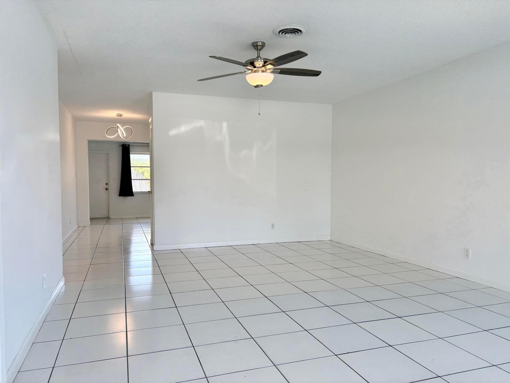 1605 Ne 50th Court - Photo 3