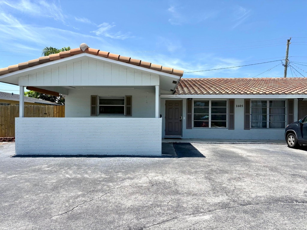 1605 Ne 50th Court - Photo 0