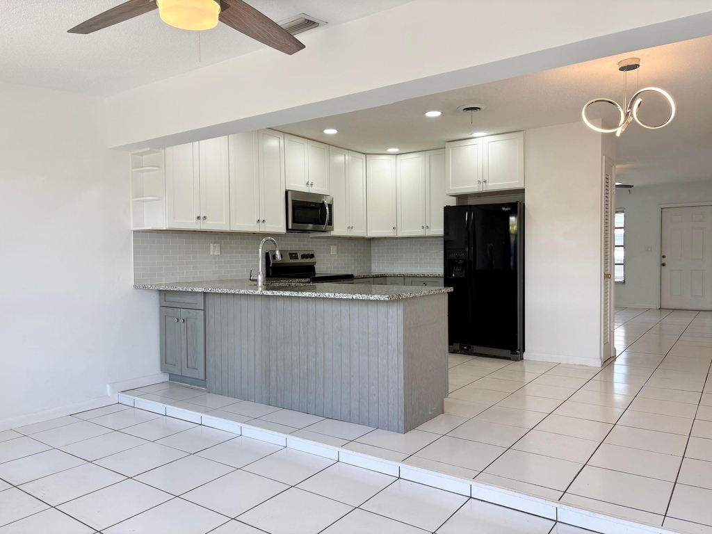 1605 Ne 50th Court - Photo 7