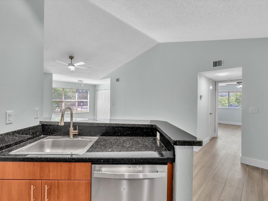 731 Vista Isles Drive - Photo 8