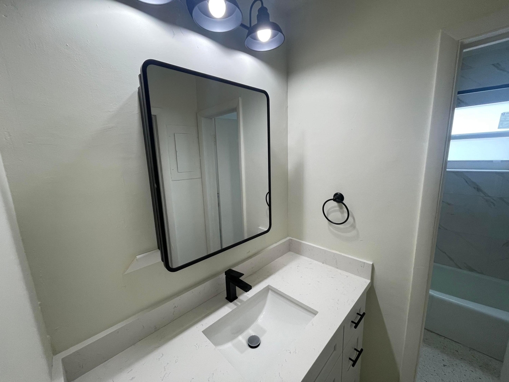 2220 N 19th Avenue - Photo 5