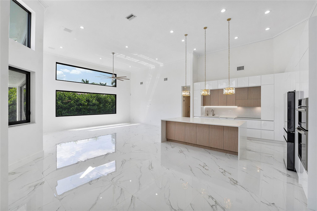410 Sabal Way - Photo 1