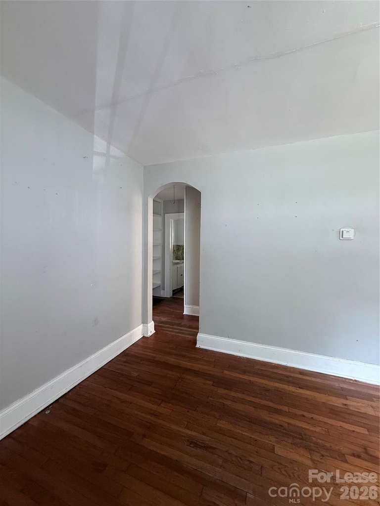 415 W Circle Drive - Photo 5