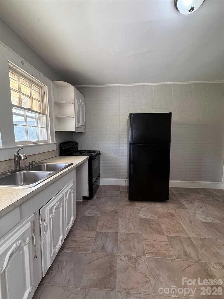 415 W Circle Drive - Photo 2