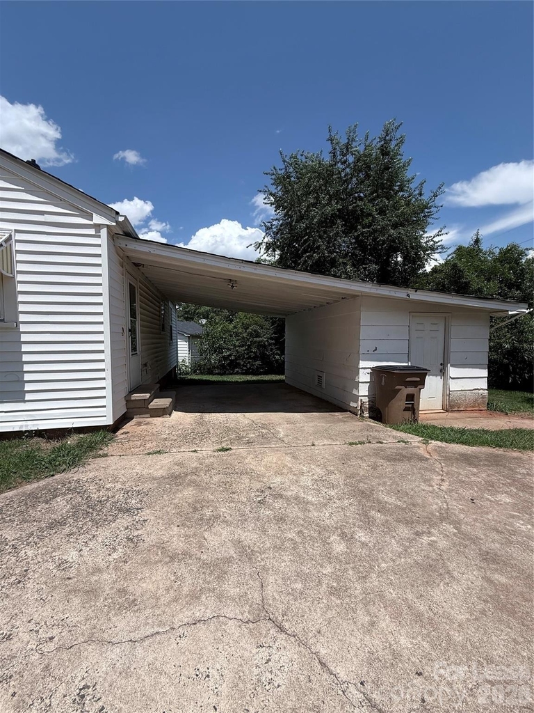 415 W Circle Drive - Photo 1