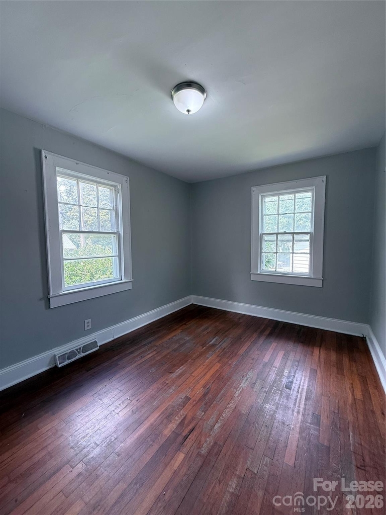 415 W Circle Drive - Photo 7