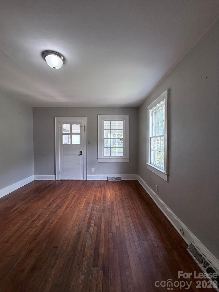 415 W Circle Drive - Photo 4