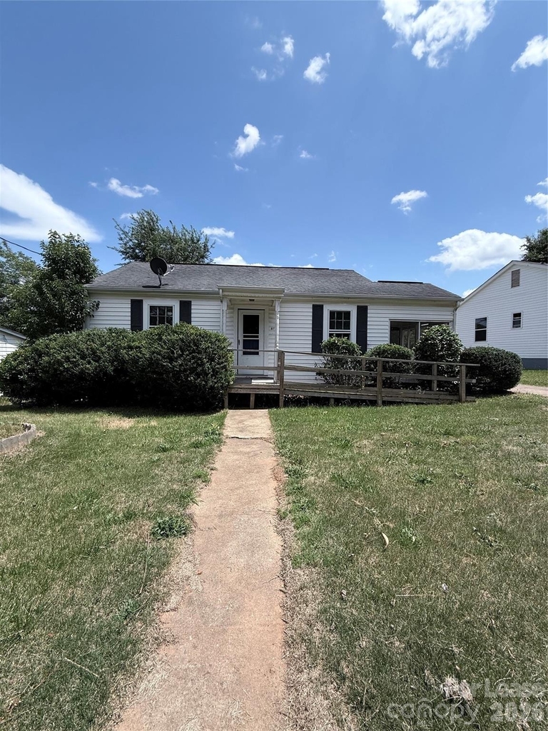 415 W Circle Drive - Photo 0