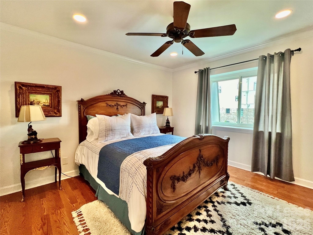 1323 Queens Road - Photo 17