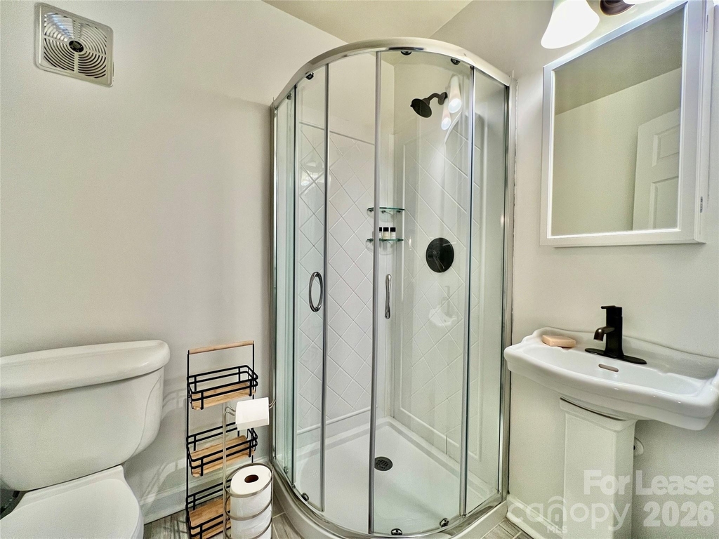 1323 Queens Road - Photo 15