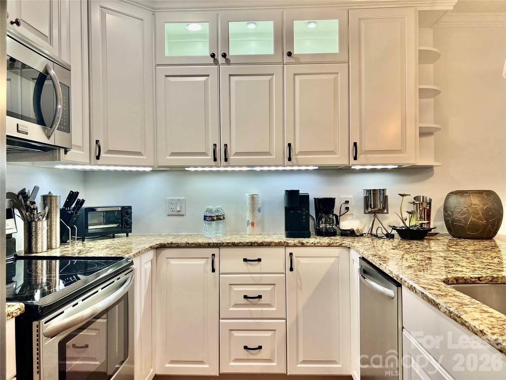 1323 Queens Road - Photo 3