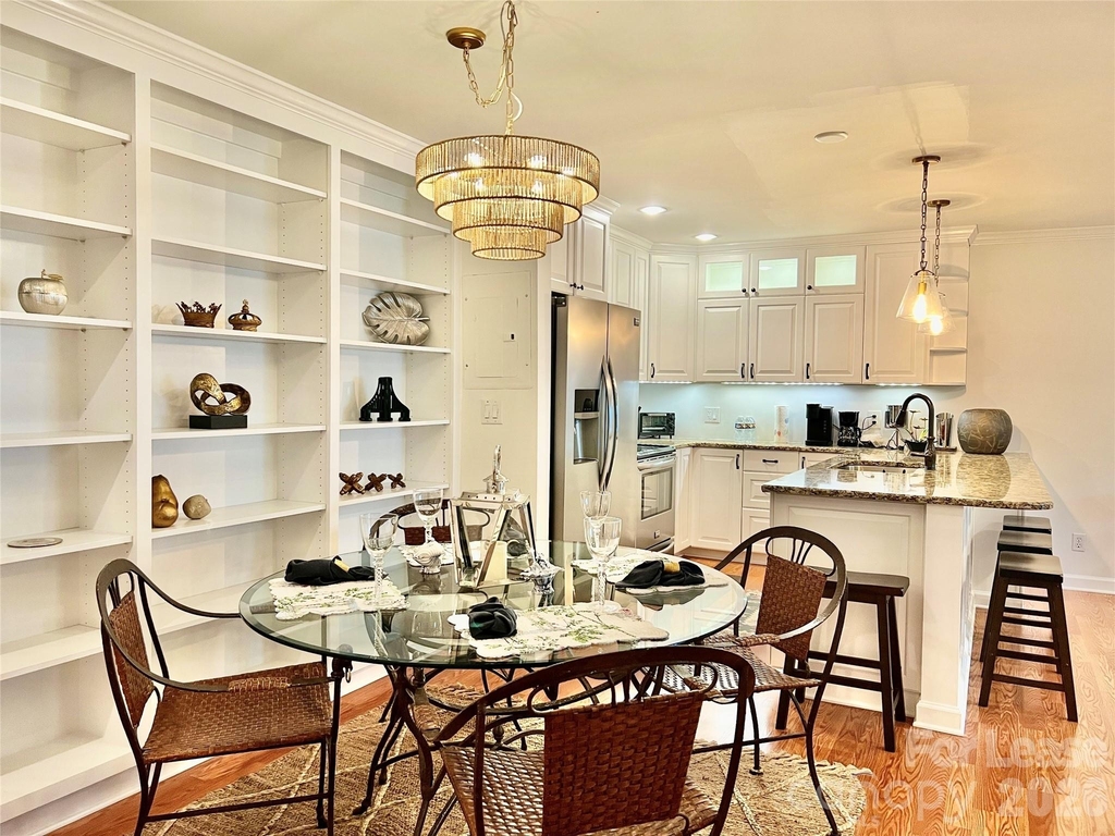 1323 Queens Road - Photo 5