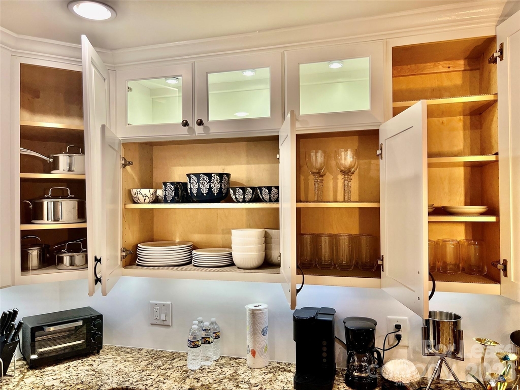 1323 Queens Road - Photo 20