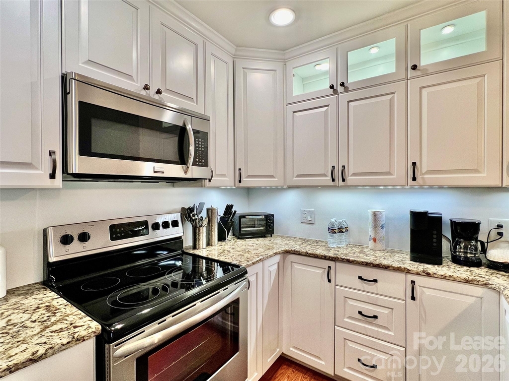 1323 Queens Road - Photo 4