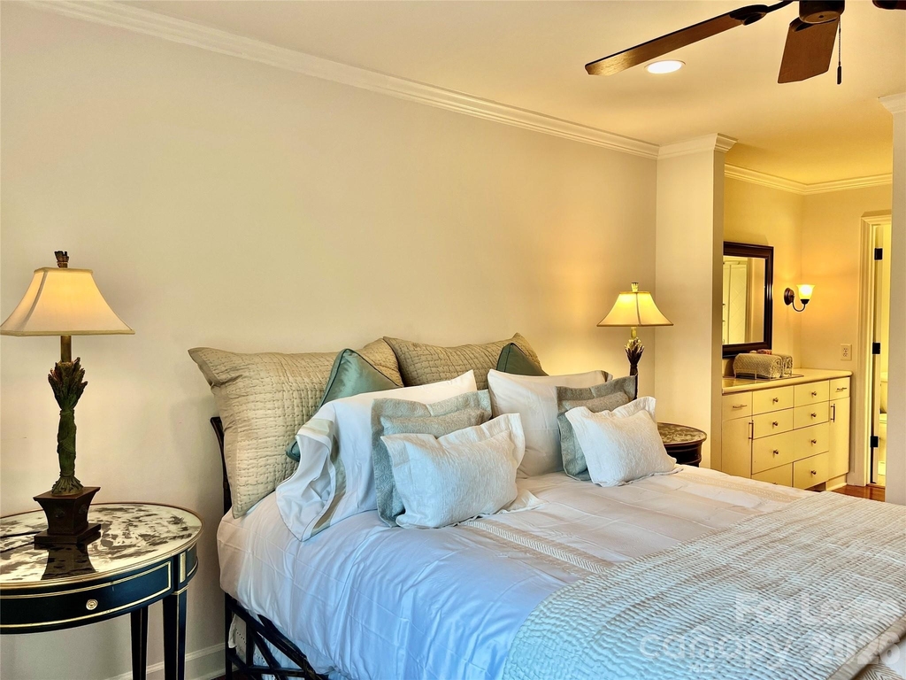 1323 Queens Road - Photo 12