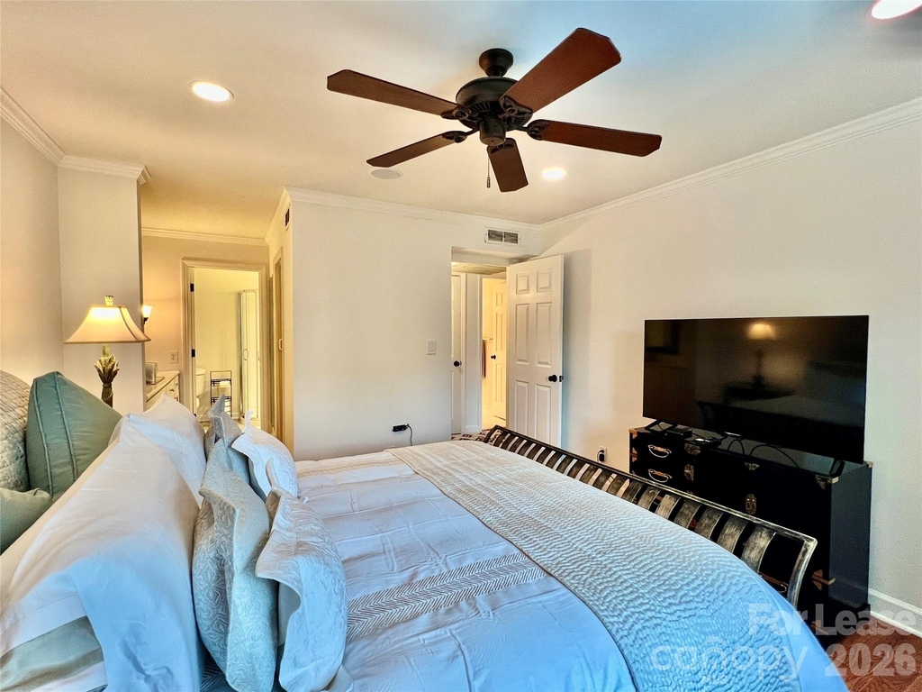 1323 Queens Road - Photo 11