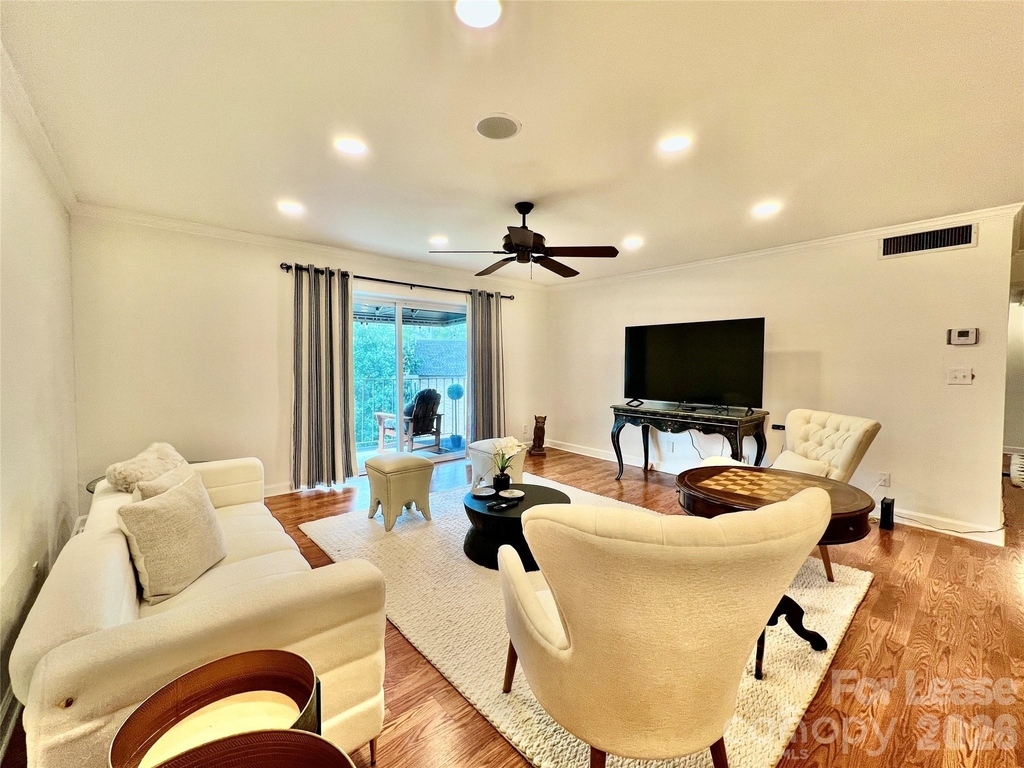 1323 Queens Road - Photo 6