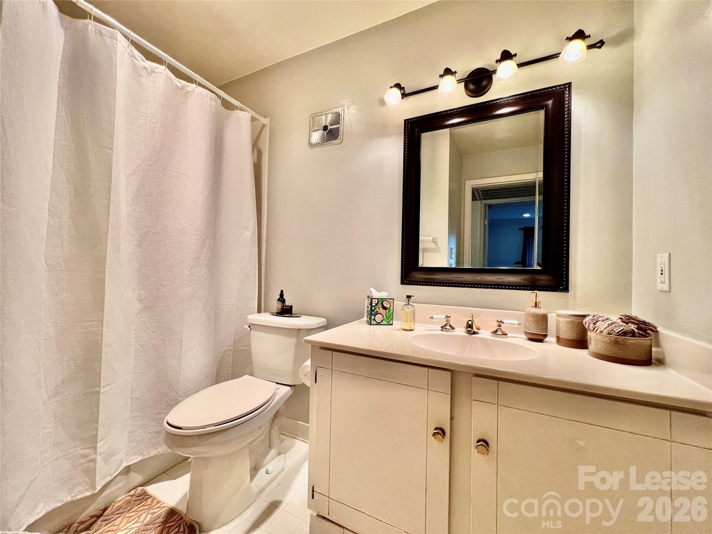 1323 Queens Road - Photo 19