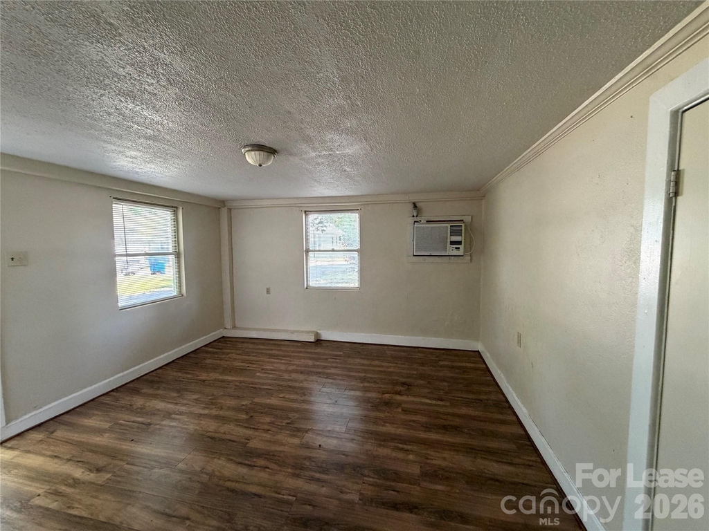 325 Chambers Street - Photo 2