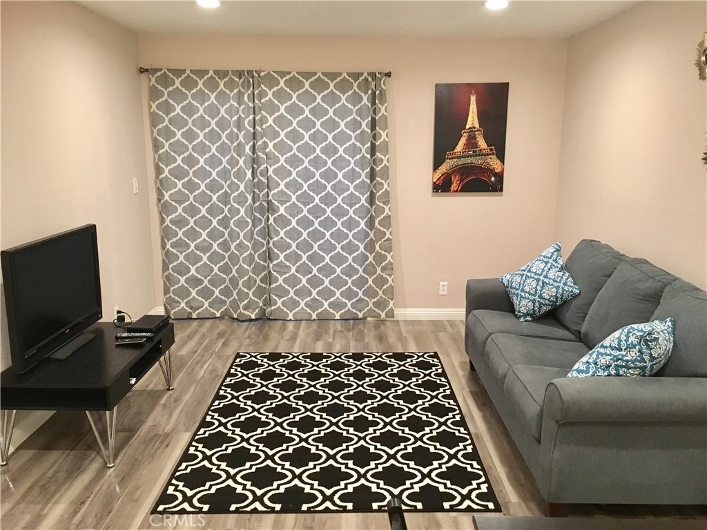 278 N Wilshire Avenue - Photo 4