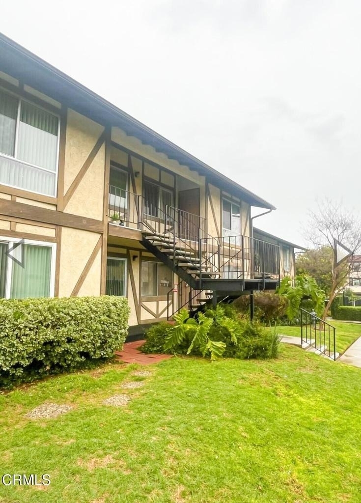 951 Warwick Avenue - Photo 1