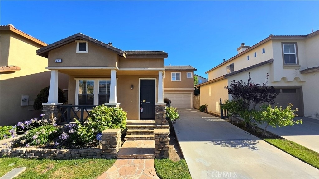 324 Lydia Lane - Photo 0