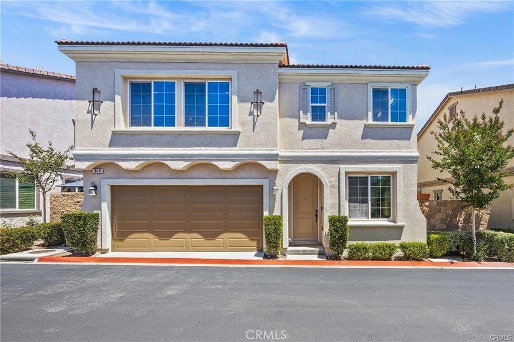 819 Mitchell - Photo 0