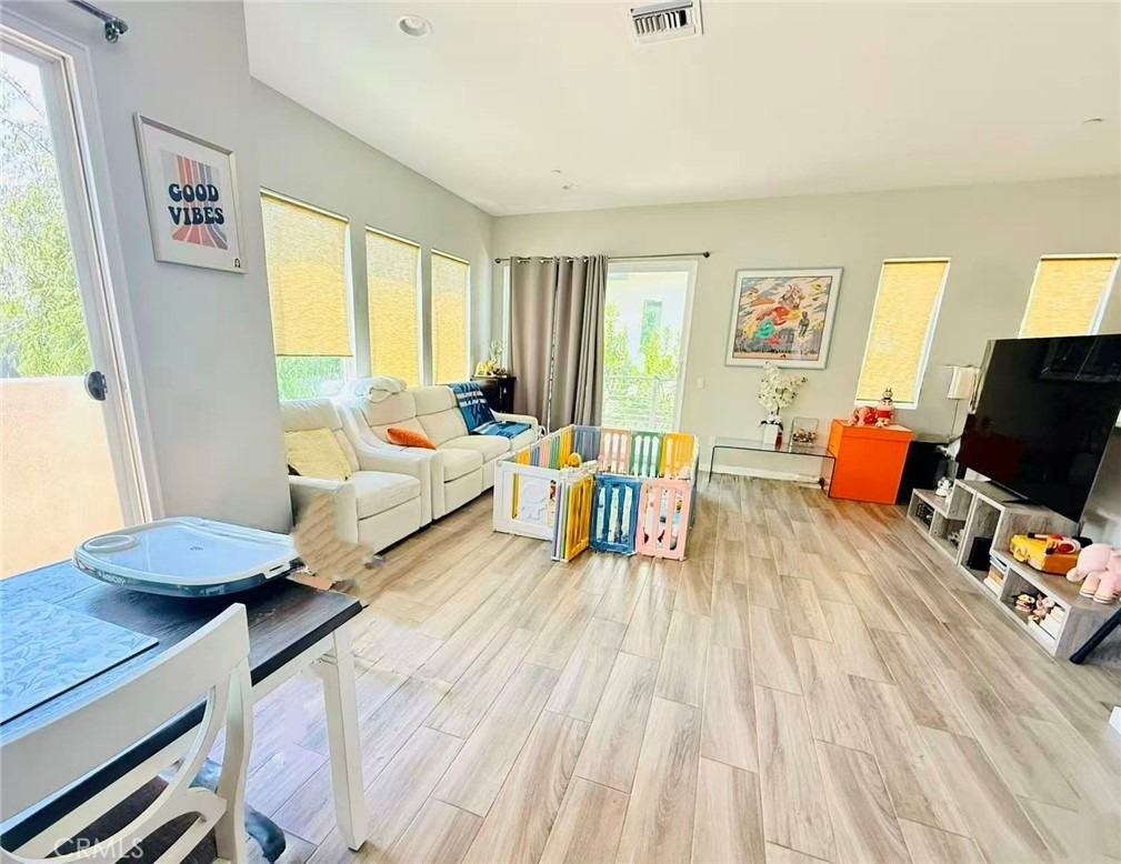 713 Manhattan Drive - Photo 3