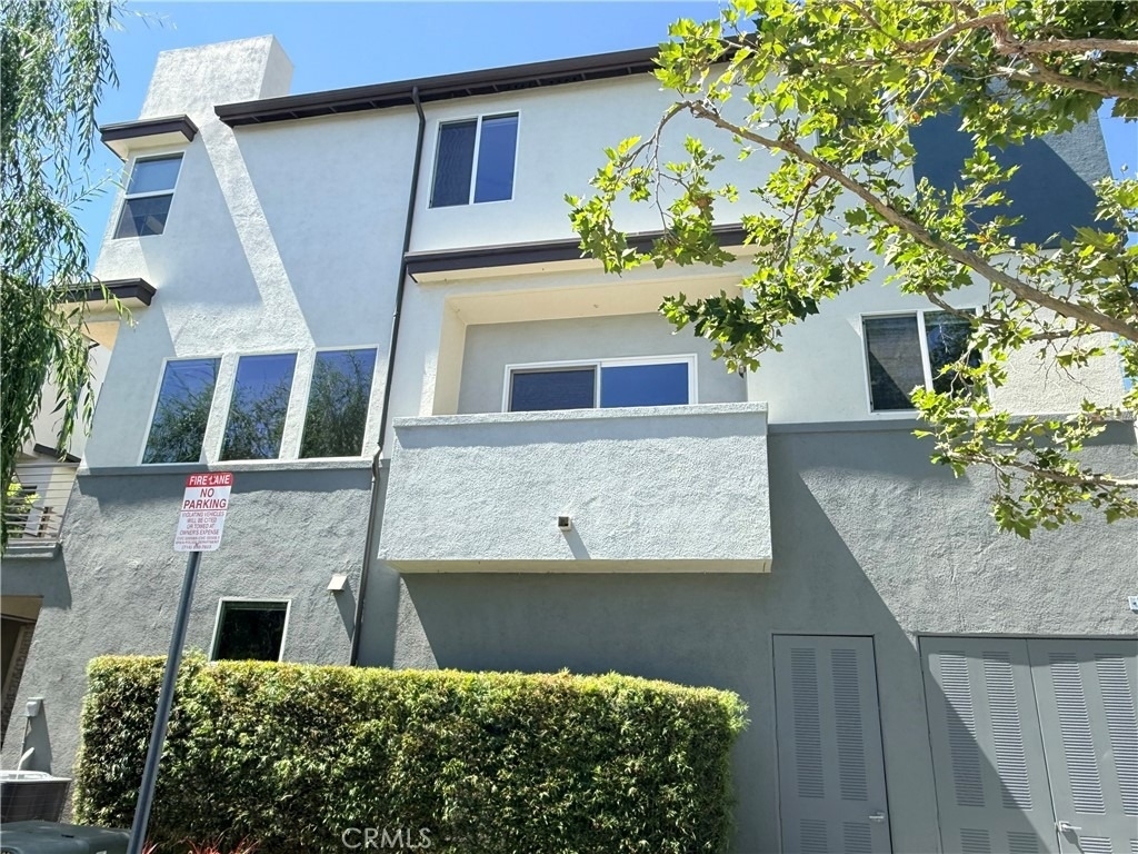 713 Manhattan Drive - Photo 0