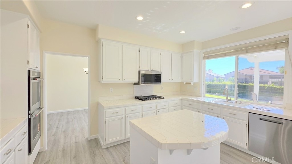 38 Hawk Hill - Photo 3