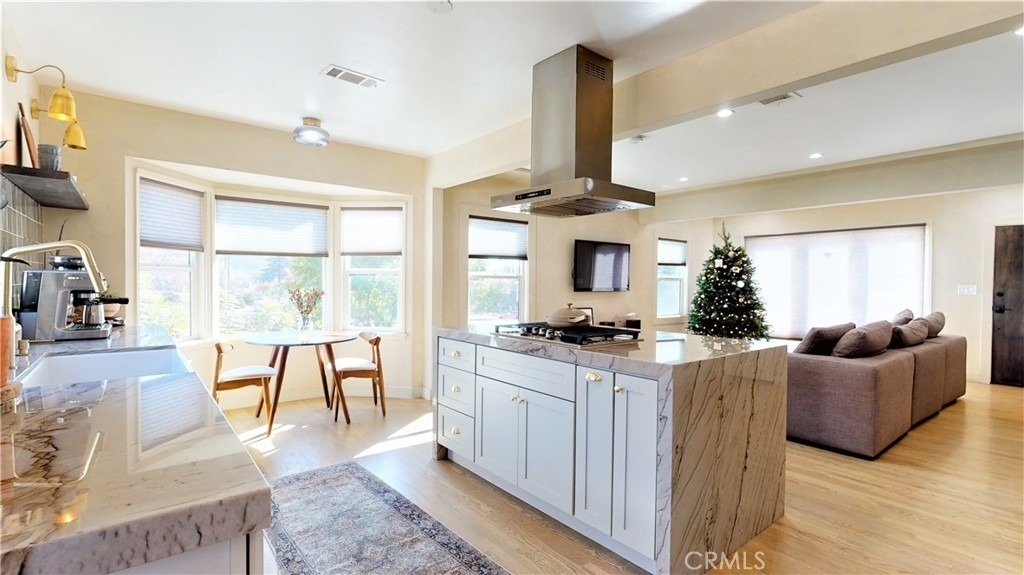 1225 Colorado - Photo 2