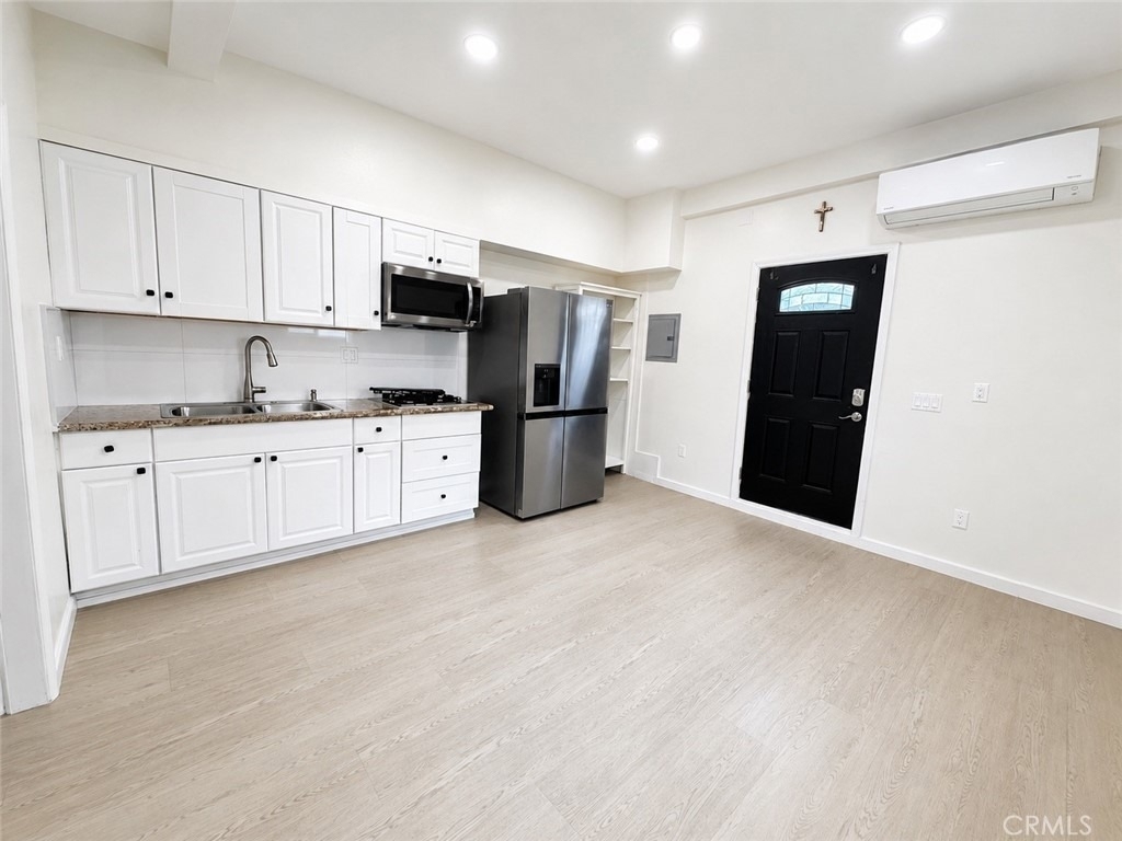 19520 Hart Street - Photo 1