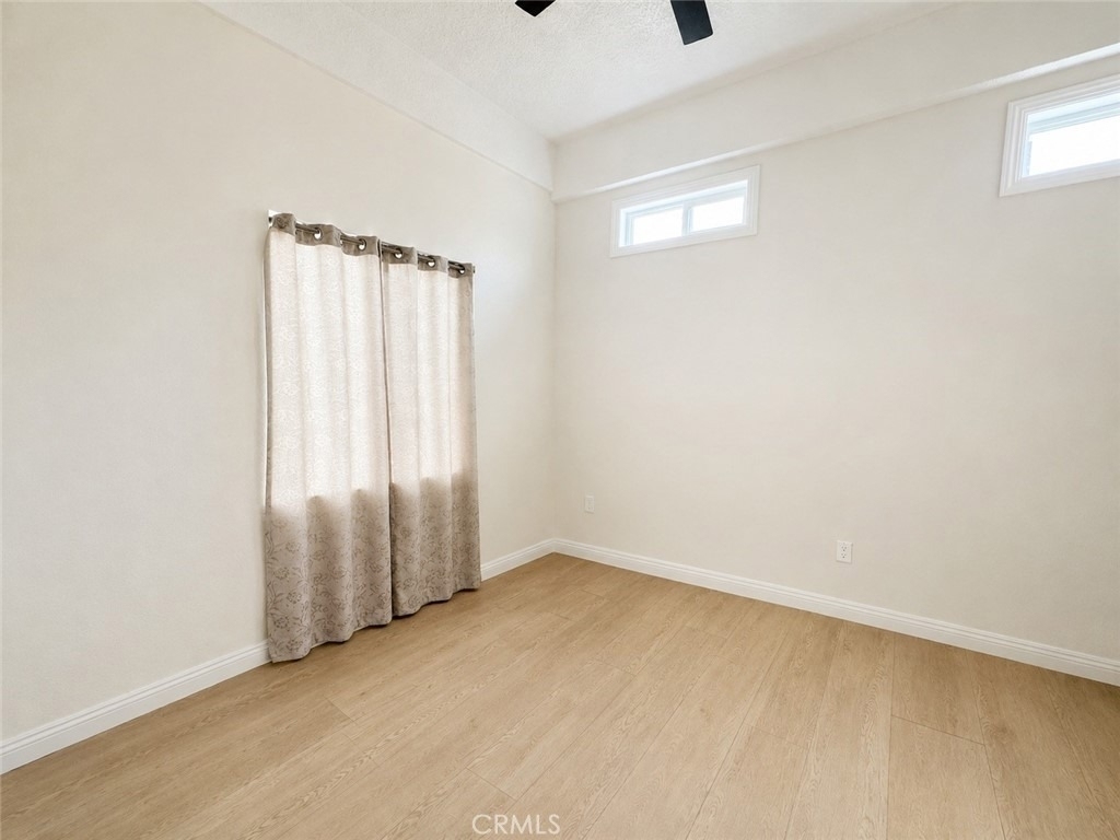 19520 Hart Street - Photo 3