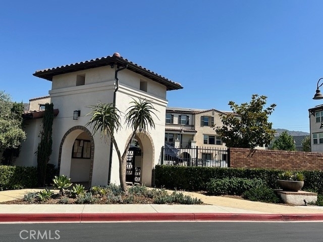 623 W Foothill Boulevard - Photo 0
