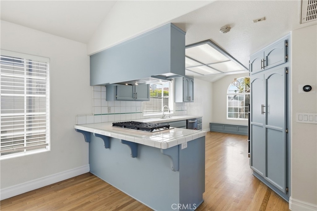 2605 Mathews Avenue - Photo 7