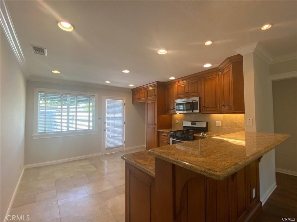 1111 Lake Street - Photo 2