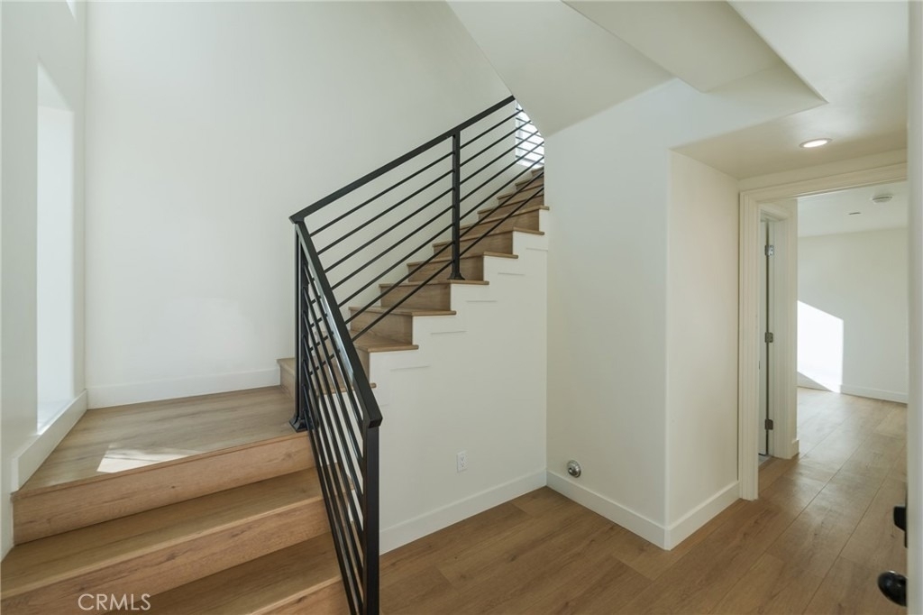 714 N Chestnut Avenue - Photo 2