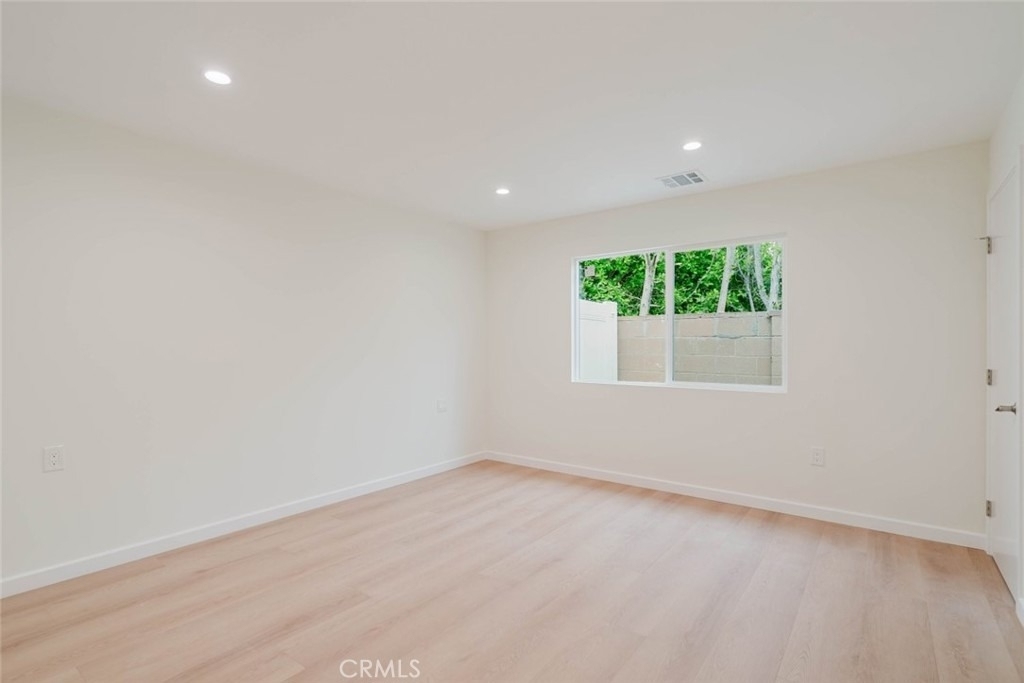 9628 Keokuk Avenue - Photo 12