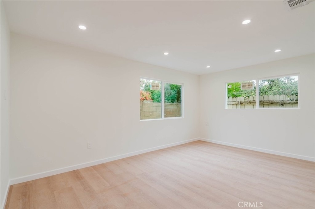 9628 Keokuk Avenue - Photo 10