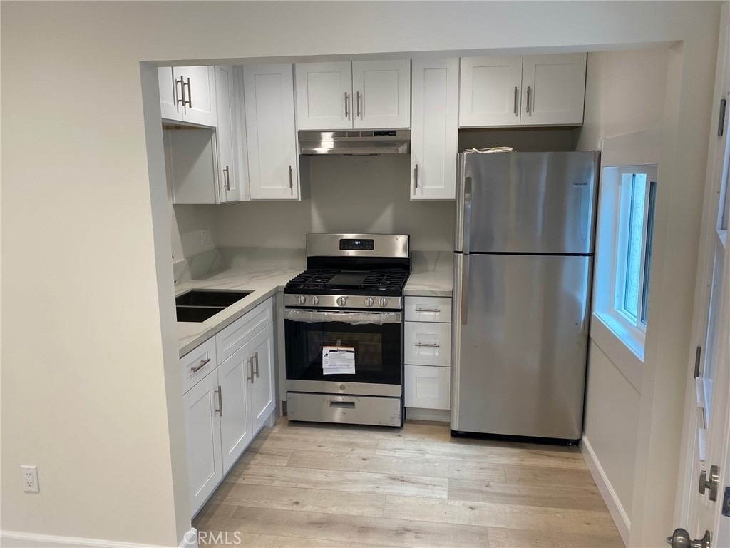 900 E Garfield Avenue - Photo 0