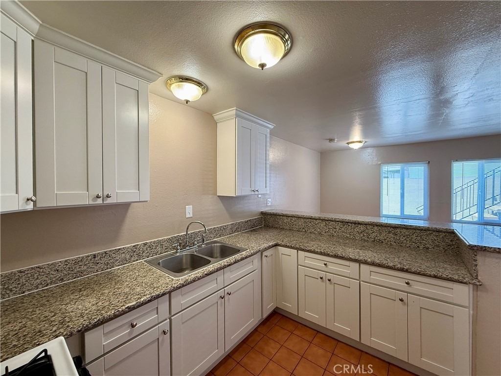 1134 W Stoneridge Court - Photo 5