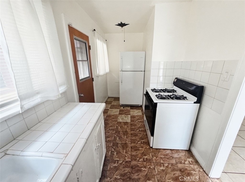 139 E 3rd - Photo 6