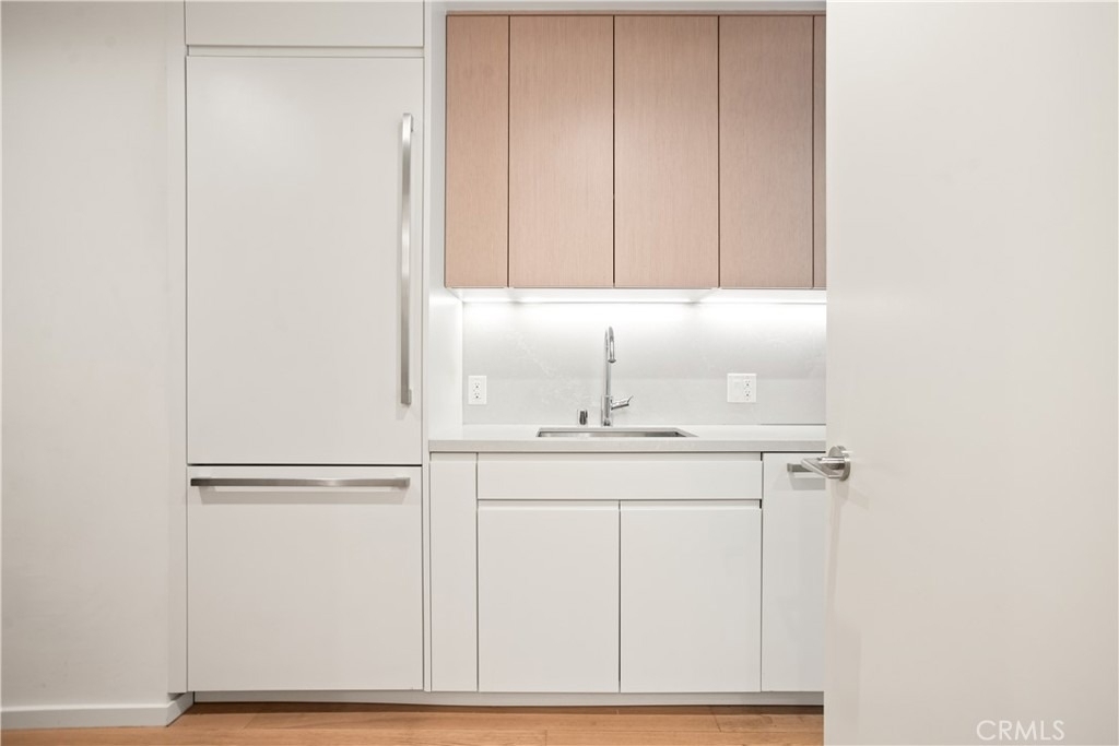 877 S Francisco Street - Photo 1