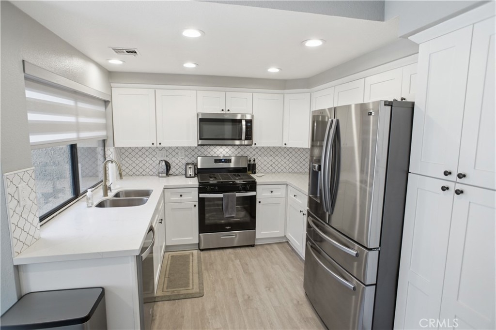 24 Rock Cliff Place - Photo 5