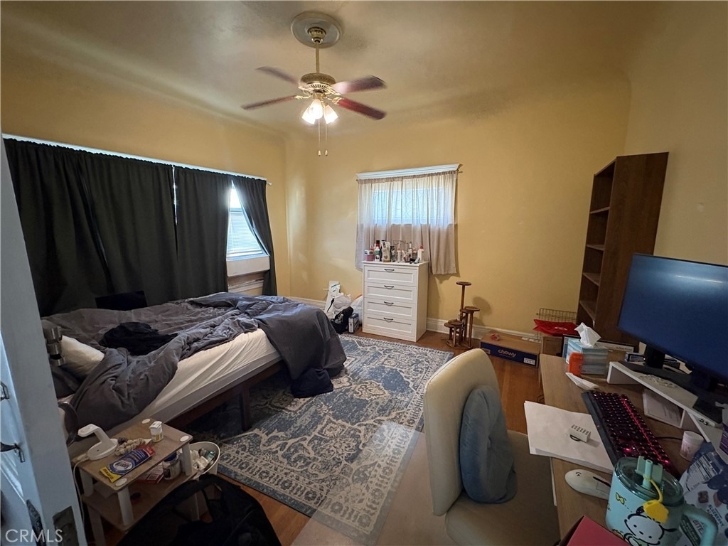 2713 S La Salle - Photo 1